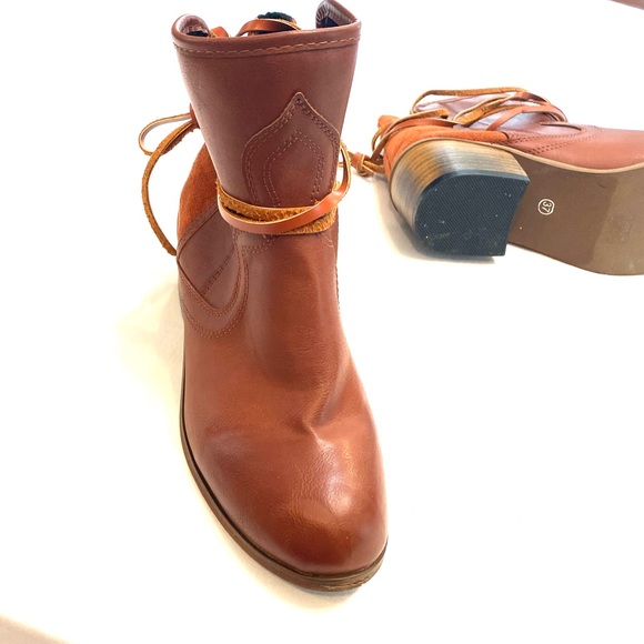 Boutique cognac western boots. Sz 6.5 Leather wraps faux leather and sue… - Picture 10 of 14